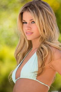 Jessa Rhodes in Digital Desire set Goes For A Tan By The Pool