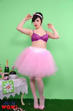 Jocelyn-Kay in Pinup Wow set Be Lucky...