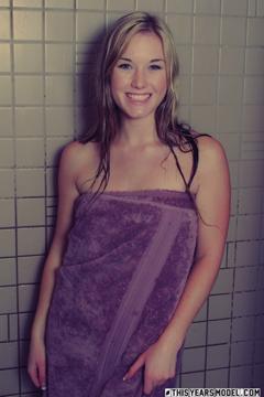 Jewel in This Years Model set Taylor Swift Take a Shower