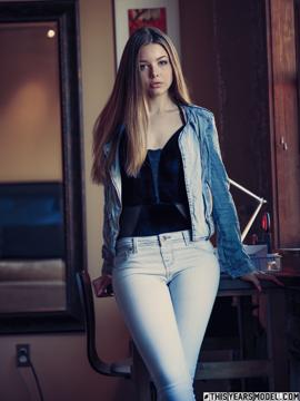 Lana Lea in This Years Model set Lana Lea has beauty in the jeans