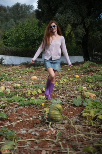 Mia Sollis in Girlfolio set Pumpkin Patch