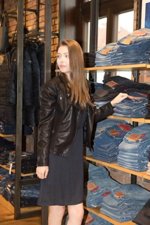 Mila Azul in Teen Dreams set Out Shopping