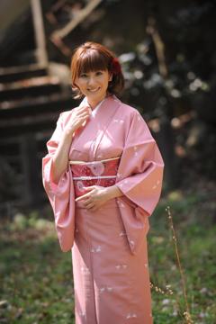 Yuma Asami in All Gravure set Wrapped In Pink