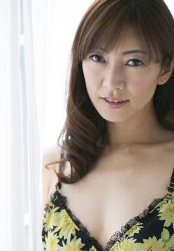 Ryo Hitomi in All Gravure set Touch And Tease