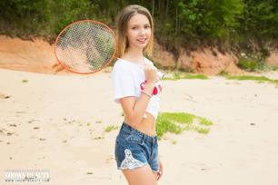 Eva in Showy Beauty set Ping Pong
